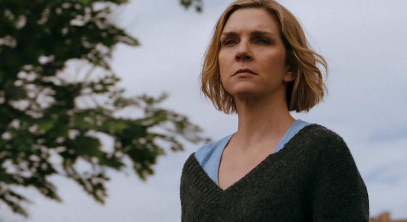 A Pluribus főszereplőjének színésze meglepő helyen kezdte karrierjét! [VIDEO]