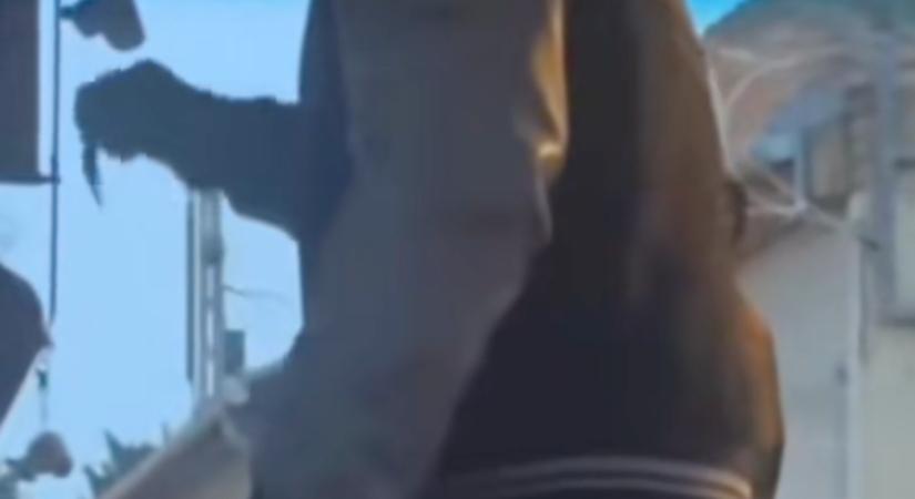 Nem engedte felszállni munkásruhában a buszsofőr a fiatalembert: videó készült róla