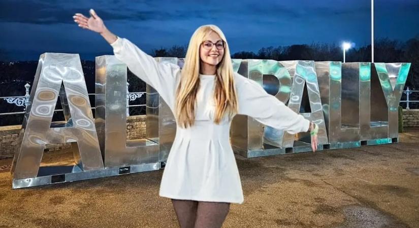 Sarah meghódította a szurkolókat, őt tartják a legszexibb női dartsosnak