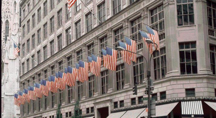 Válságban a Saks Global – Lemondott a luxusáruház vezérigazgatója