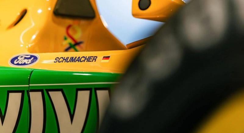 Több mint 3 milliárdért kelhet el Schumacher ikonikus autója