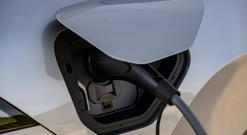 Ebben az európai országban szinte minden új autó elektromos