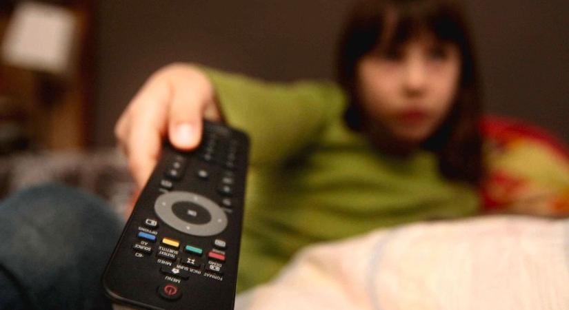 Ismétlésektől és reklámoktól hemzseg a tévéadás – az ünnepi műsorok nézhetetlenek voltak