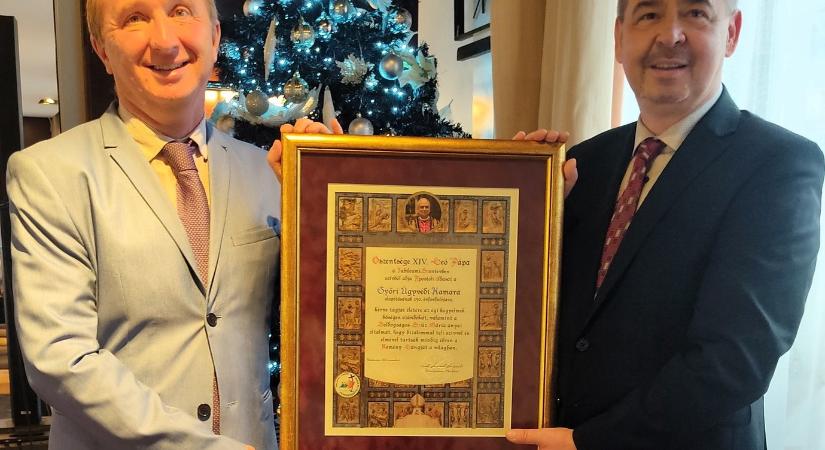 Pápai áldást kapott a Győri Ügyvédi Kamara