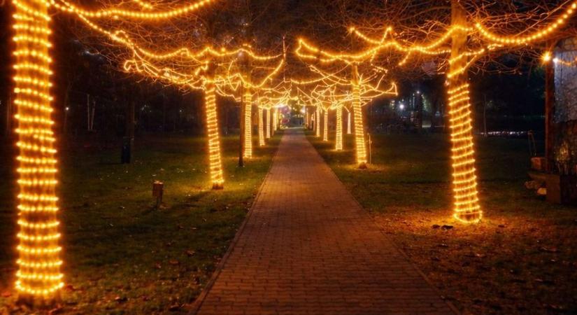 Utolsó séta a fények között – búcsúzik a balatongyöröki Fénysétány