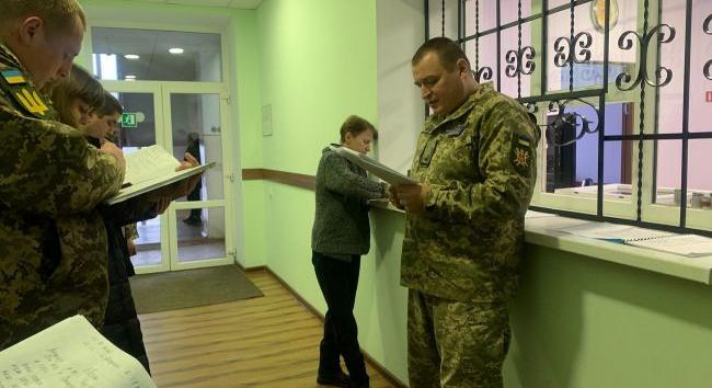 Megszúrt egy toborzótisztet okmányellenőrzés közben egy férfi Vinnica megyében, gyorsan elfogták