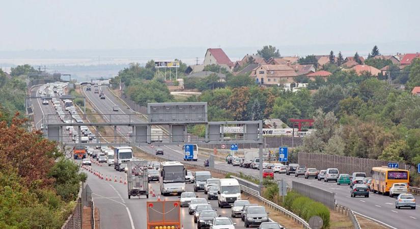 Új híd épül az M7-es fölé – Kicserélik a Balaton fő ütőerét