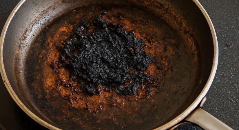 Étel égett a debreceni társasházban