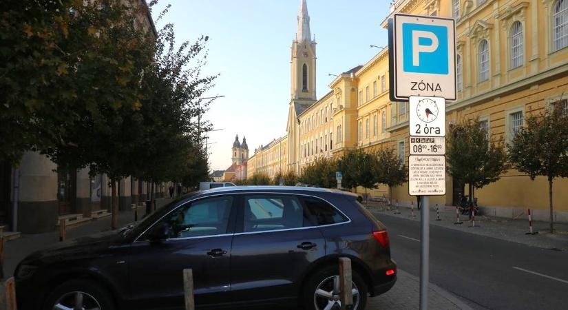 Új parkolási rend lép életbe hétfőtől Kalocsán