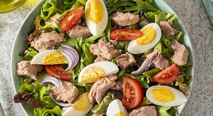 Egészséges tonhalsaláta: könnyű, gyors, alakbarát