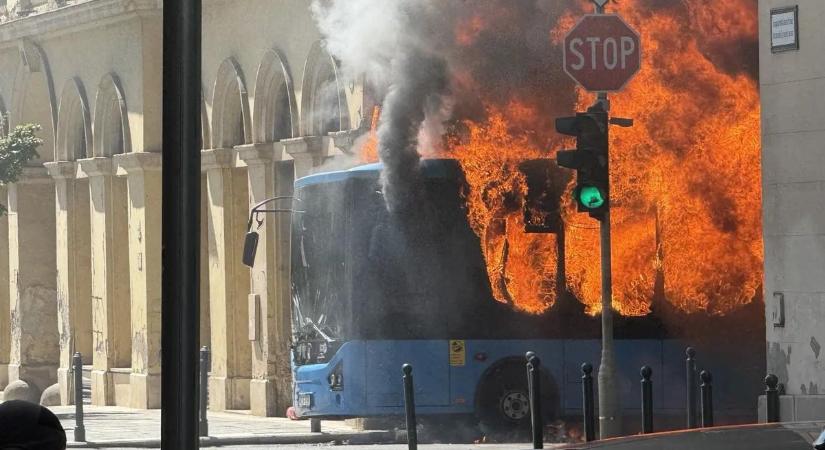 Új év, újabb kigyulladt busz Budapesten
