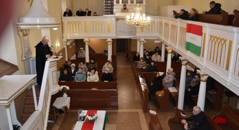 A 203 éve született Petőfire emlékeztek Badalóban