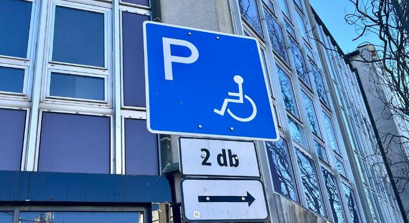 Ezért minden parkolóőr büntet, elrettentő büntetés jár már a sofőröknek