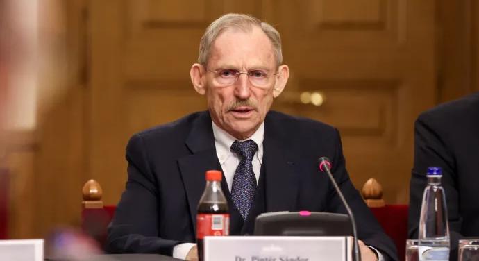 Hoppá: az állami gondozásban lévő gyerekeknek biztosítani kell szappant, törölközőt és ágyneműt a belügyi rendelet szerint