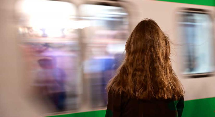 Zaklatás a HÉV-en: 10 hatékony önvédelmi módszer, ha egyedül vagy és senki sem segít