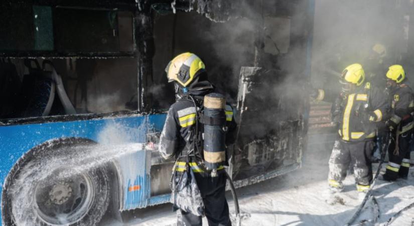 Megint kigyulladt egy autóbusz