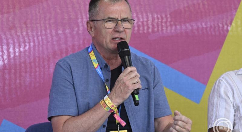 Drogügyi kormánybiztos: társadalmi kárt okoznak a drogról éneklő celebek és még gyógyászatilag is tiltaná