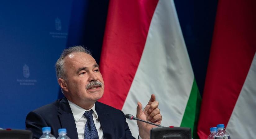 Üzent az agrárminiszter