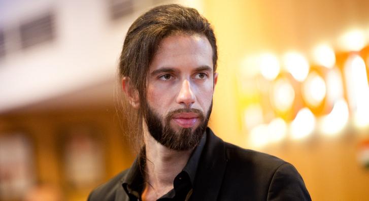 Varga Viktor csobbant egyet a jeges Dunában