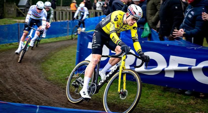 Nagyot bukott, véget ért a háromszoros világbajnok kerékpáros idénye