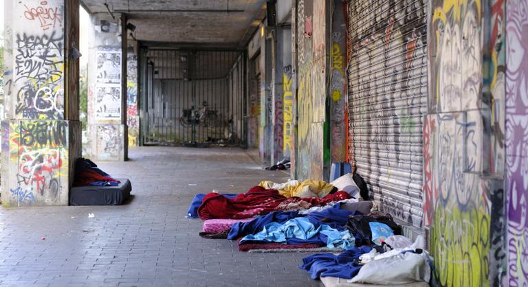 Furcsa és egyáltalán nem jó értelemben kerültek egy lapra a sportolók és a hajléktalanok