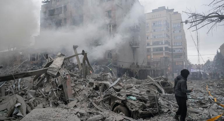 A Politico szerint nyugati kormányok bukhatnak, és Orbán Viktor esélyeit is kiszámolták