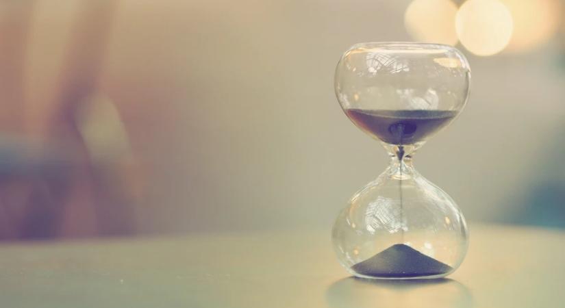 Miért érezzük úgy, ahogy idősebbek leszünk, hogy egyre gyorsabban telik az idő?