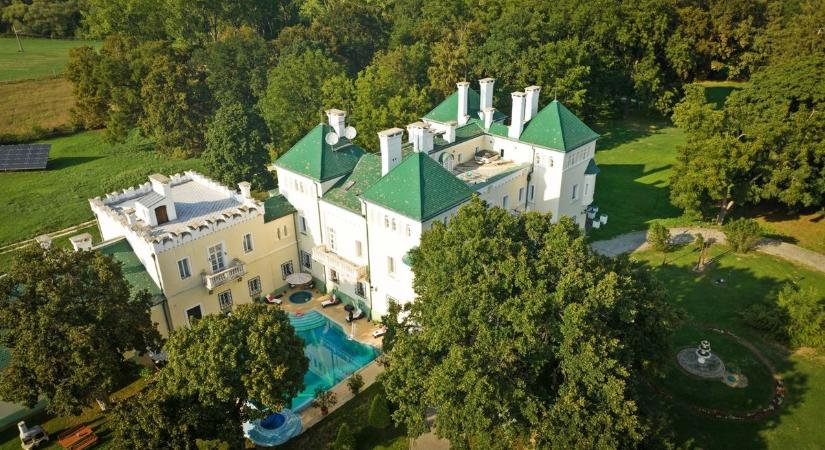 Luxusvilla 1,7 milliárdért, felújítandó ház 900 ezerért - Ezekkel az ingatlan csúcsokkal búcsúzott 2025 - fotók