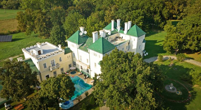 Hogy áll anyagilag? Éppen eladó egy 4,62 milliárdos magyar luxusvilla