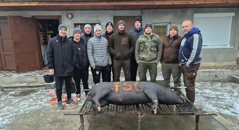 Füzesabonyi SC: disznóvágással indult az év a kézilabdázóknál