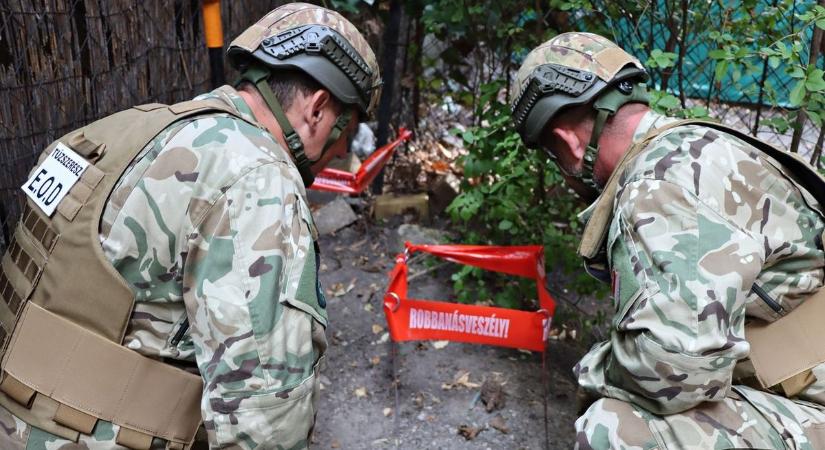 Sokkot kapott a család, mikor meglátták mit vitt haza a fiuk – a tűzszerészek mozgalmas évet zártak