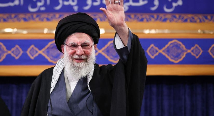 Teherán nem enged az ellenségnek – közölte Ali Hamenei iráni ajatollah