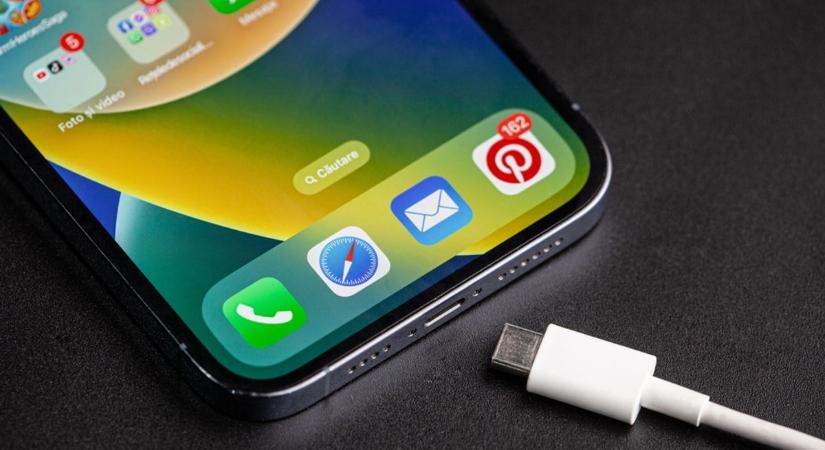 Ha éjszaka töltöd a telefonod, ezt jobb, ha tudod! A szakemberek szerint komoly veszélyt rejthet