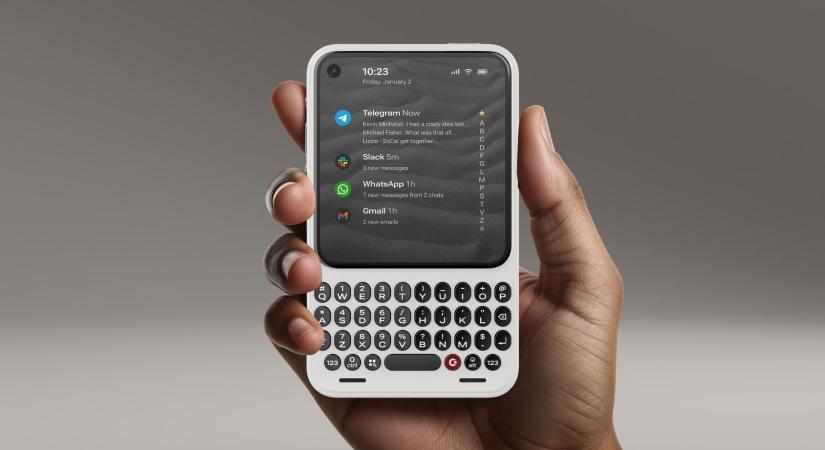 BlackBerry-hangulat modern köntösben – itt a Clicks Communicator