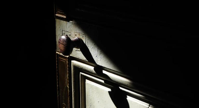 Rémisztő üzenet borzolta az új lakókat otthonukban