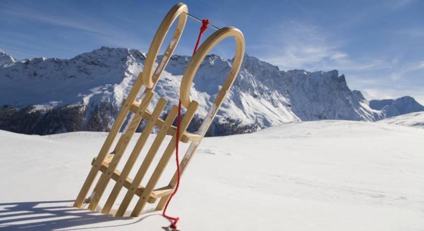 75 métert zuhant szánkóval egy házaspár: tragédiával végződött a családi csúszkálás