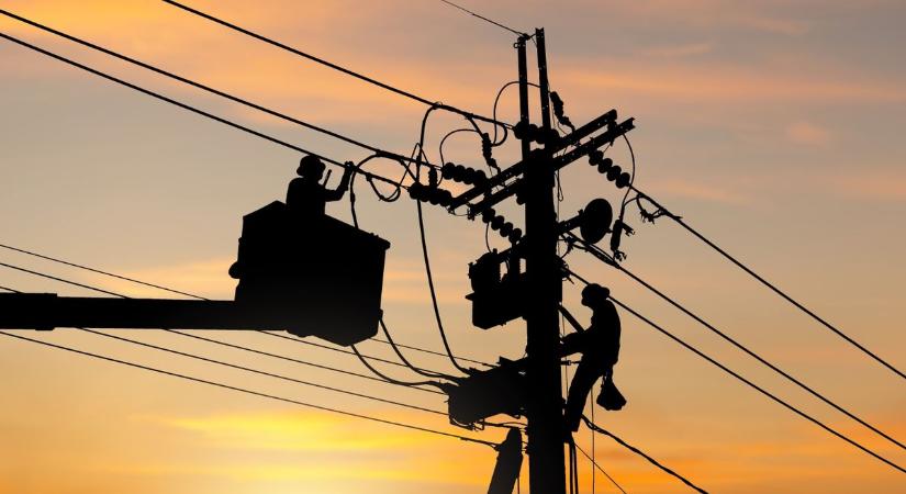 Sötétségbe borult Berlin, rendőrök leptek el egy környéket, gyújtogatásra gyanakszanak