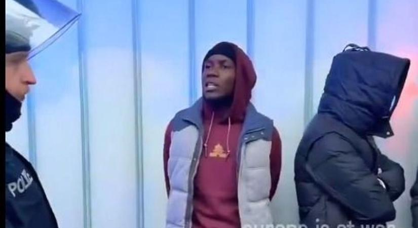 A rendőrök szeme láttára fenyegette meg egész Németországot a migráns: „Senki sem fog megmenteni titeket” (VIDEÓ)