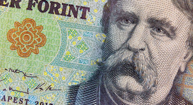 Hamarosan már csak így fizethetünk: visszavágják a készpénzes tranzakciókat, sokan nem örülnek majd