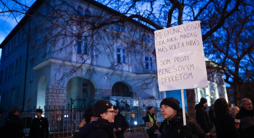 Több ezren tüntettek Budapesten a Beneš-dekrétumokat védő törvénymódosítás ellen