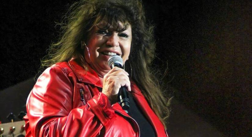 Felismered a gyönyörű magyar énekesnőt fiatalkori fotóján? A 77 éves sztár modellnek is beillett