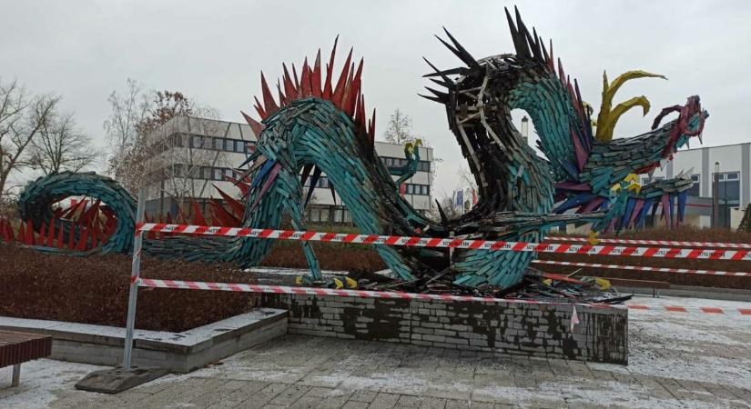 Elfogták a férfit, aki évekig tervezte, hogy felgyújtja a kazincbarcikai lécsárkányt