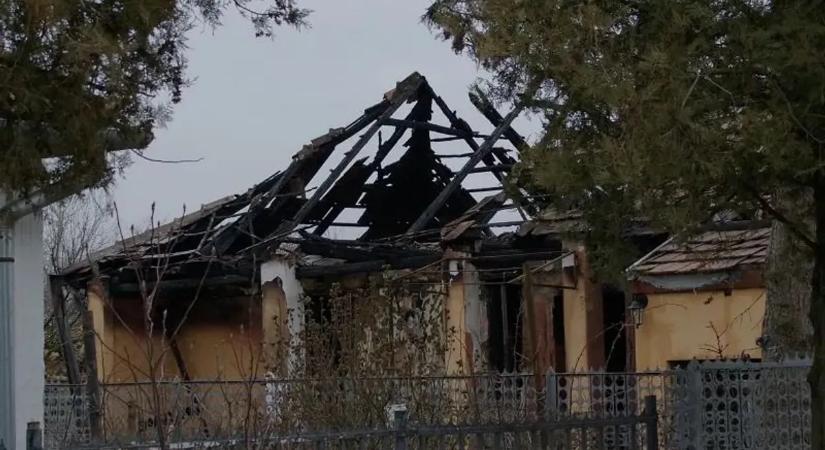 Öt tagú család maradt fedél nélkül a lakástűz után Tiszakarádon szilveszterkor