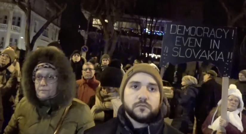 A Beneš-dekrétumok ellen, a felvidéki magyarokért tüntettek a szlovák nagykövetség előtt