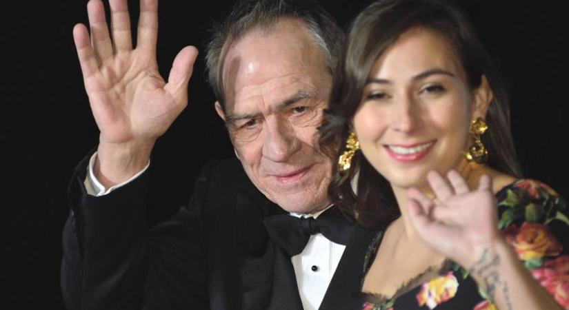 Holtan találtak Tommy Lee Jones lányára egy hotelben