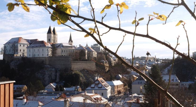 Egy röpke napsütés után ma visszatér a kemény téli időjárás térségünkbe