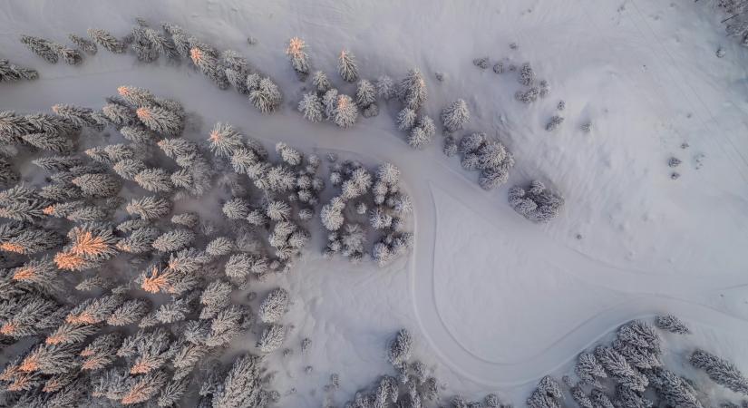 Időjárás 2026. január 4.: Fagyos reggel, napsütéses, de szeles délután, helyenként csapadékkal