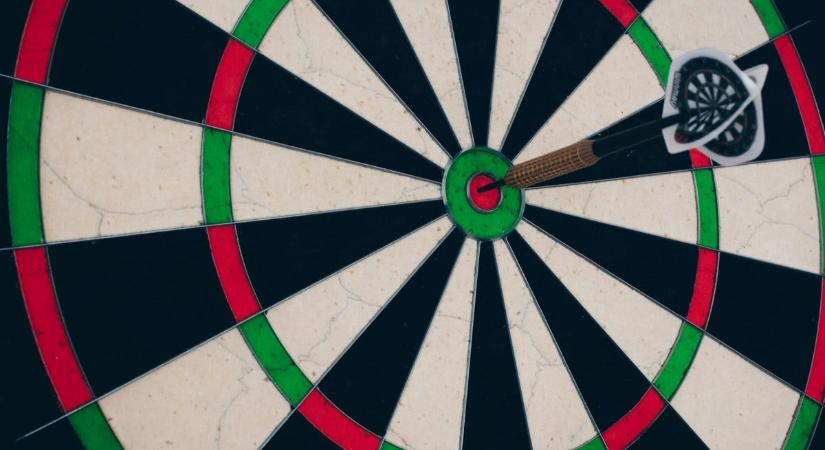 Darázs-para, táblacsere – Luke Littlert semmi nem zökkentette ki a darts-vb fináléjában, immár kétszeres világbajnok