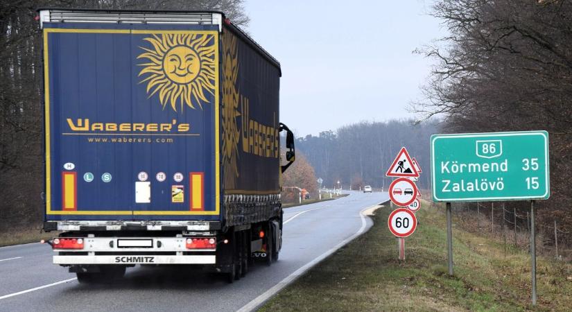 Vége a kamionáradatnak a zalai falvakban! Fellélegezhetnek a 86-os főút mentén élők