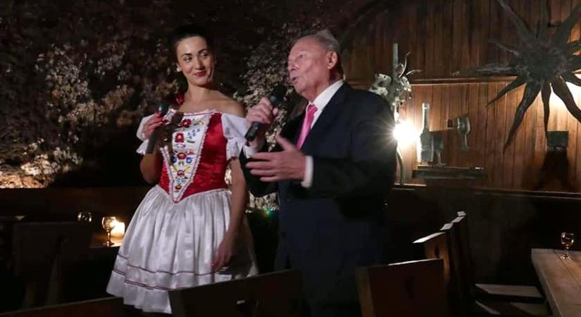 Rudolf Schuster nótázással ünnepli születésnapját a tévében